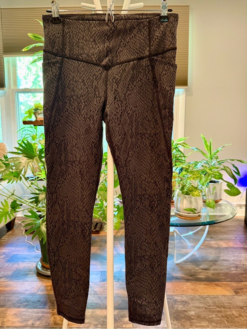 All in Motion High-Rise Snake-Print Leggings — Black